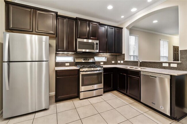 Foto del edificio - 13400 Briarwick Dr