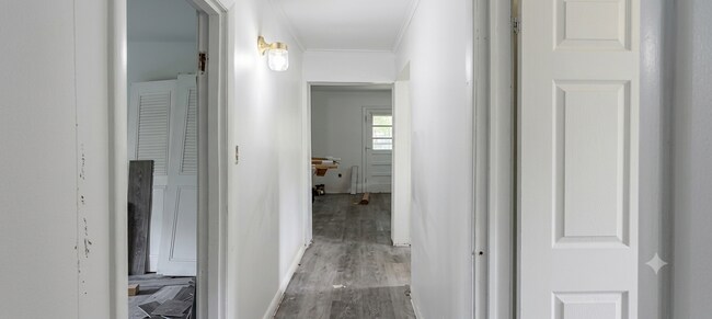 Foto del edificio - 305 W 7th St