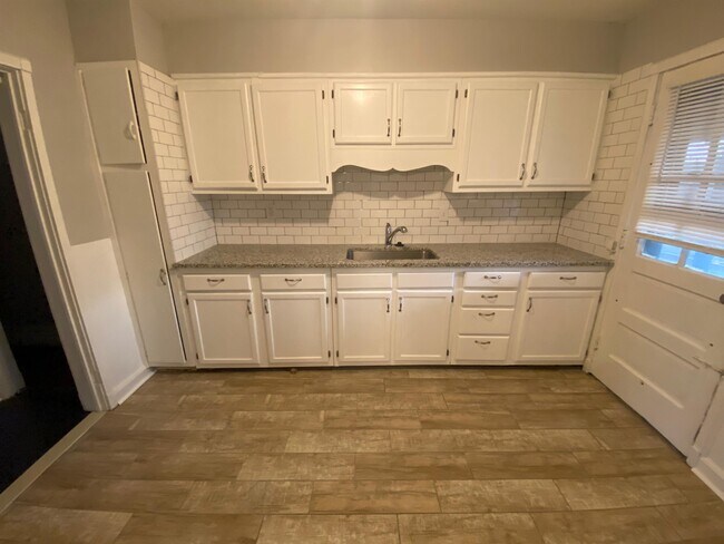 Building Photo - 602 Whitmore Ave