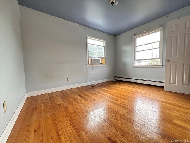 Building Photo - 133 Railroad Ave