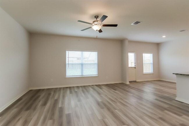 Foto del edificio - 10429 Sweetwater Creek Dr