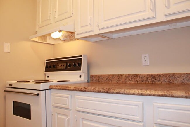 Building Photo - Pleasantville Apartments