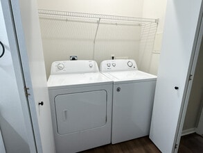 Building Photo - Highclere Apartments