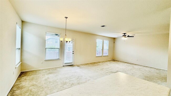 Building Photo - 901 Sawbuck Dr
