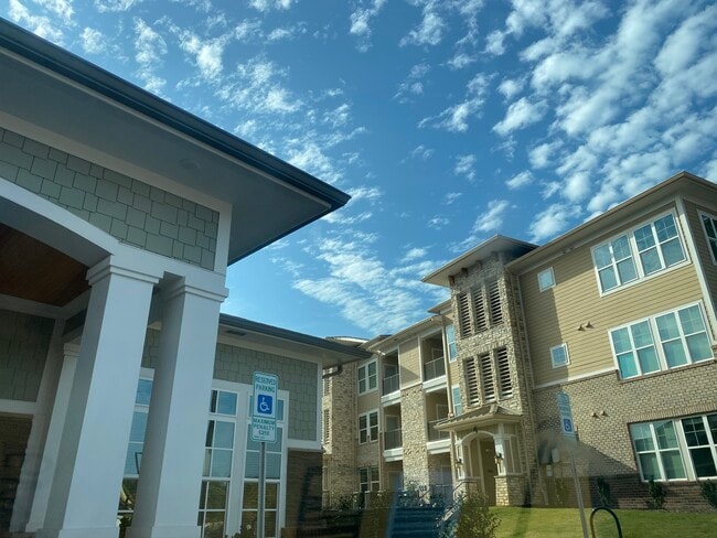 Building Photo - 2000 Dominion Ridge Cir