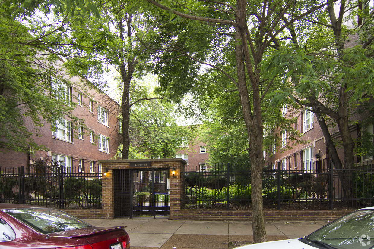 Foto del edificio - Racine Apartments