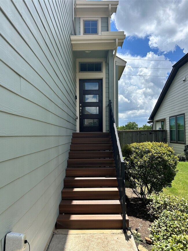 Building Photo - 2555 Terrace Point Dr