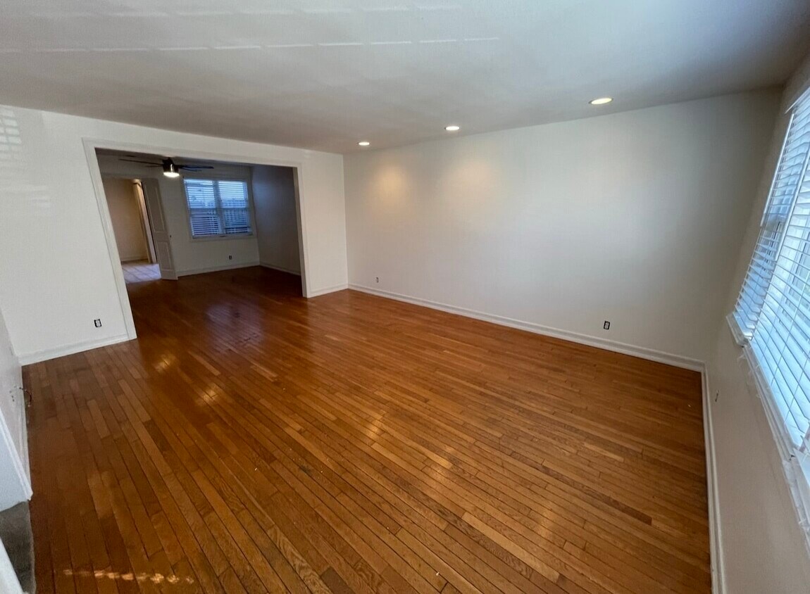 Building Photo - 454 Olive Street, Unit 1