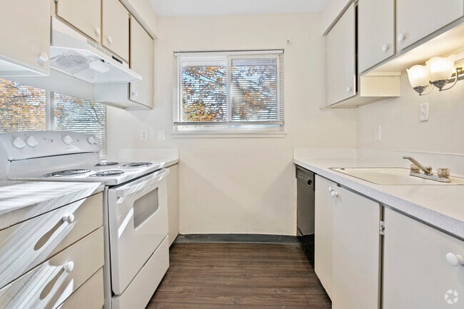 unit 16 - Emerald Grove Apartments