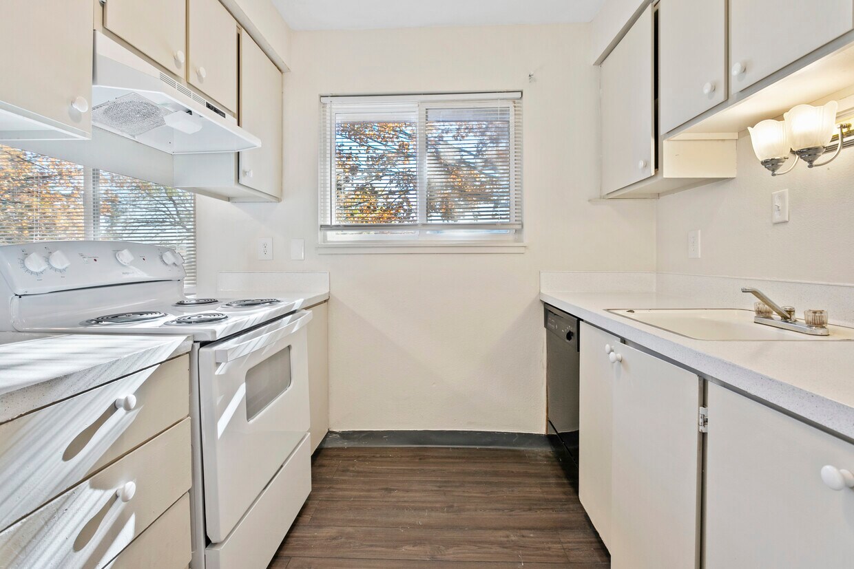 unit 16 - Emerald Grove Apartments