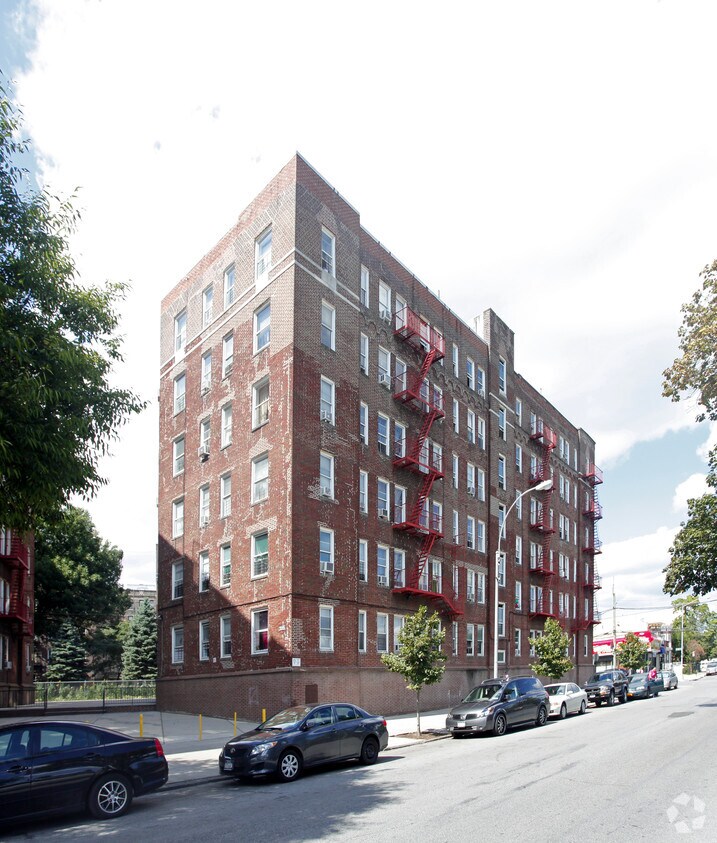 Building Photo - 3591 Bainbridge Ave