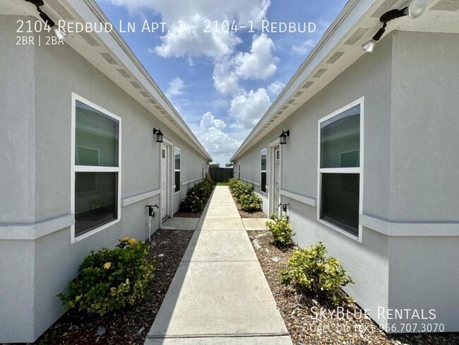 Building Photo - 2104 Redbud Ln