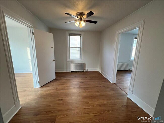 Building Photo - 122 Seaside Ave