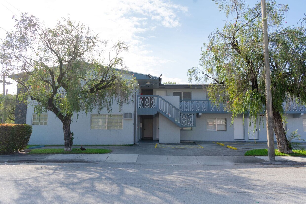 Foto principal - For Rent 1/1 for $1,550 near Miami Interna...