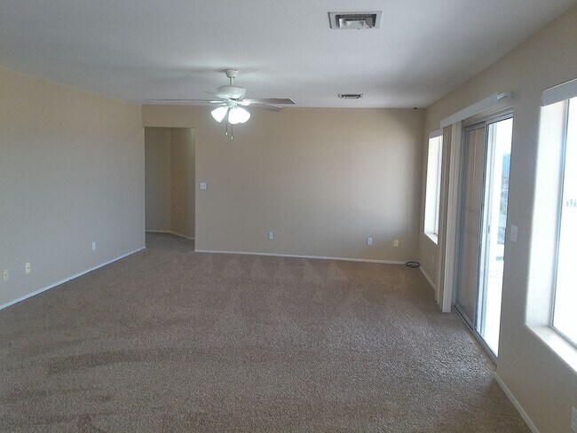 Foto del edificio - Long Term 3 bedroom 2 bath 3 car