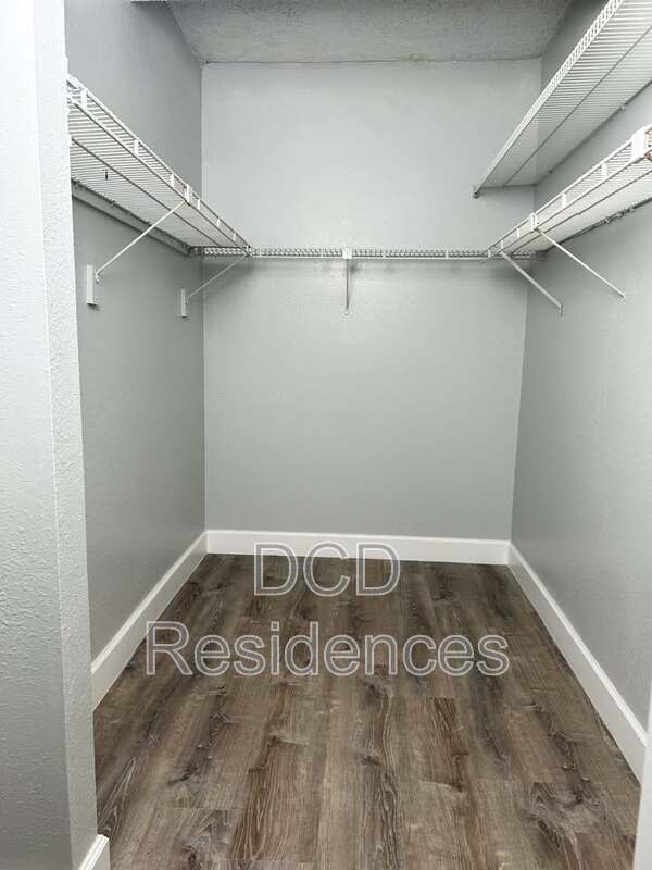 Foto del edificio - 5505 Forest Haven Cir