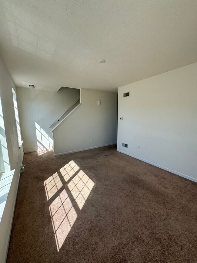 Foto del edificio - Coming Soon - Spacious 3 Bedroom, 2.5 Bath...
