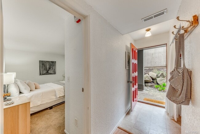 Building Photo - 9517 NE 180th St