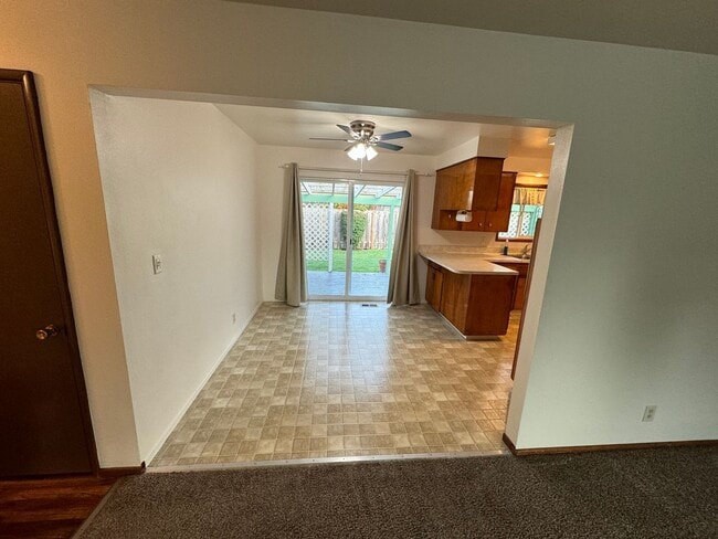 Building Photo - Available Now! 3 bedroom ~1.5 bath house i...