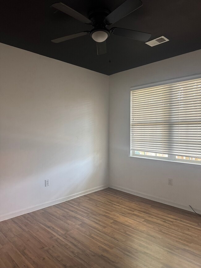 Building Photo - 958 Woodtrail Dr