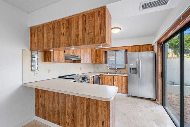 Building Photo - 3015 Florida Blvd