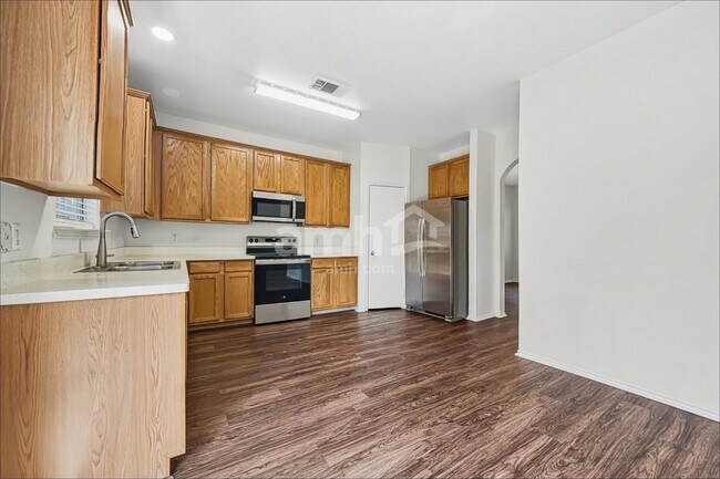 Foto del edificio - 4000 Hidden Meadow Ct