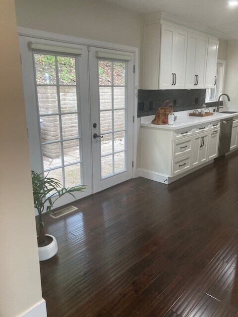 Building Photo - 1084 Brown Ave