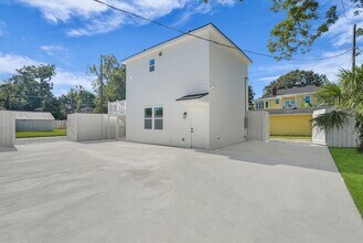 Building Photo - 773 E Duffy St