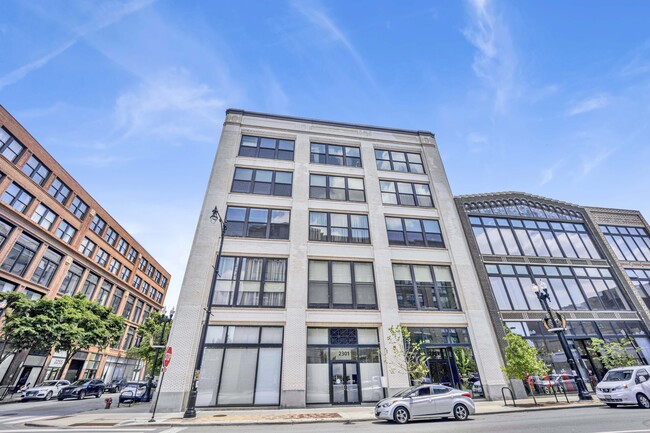 Building Photo - 2303 S Michigan Ave