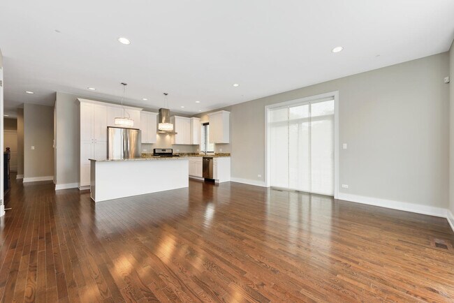 Building Photo - 3108 S Giles Ave