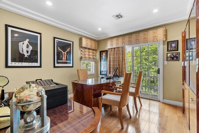 Foto del edificio - 1617 N Orange Grove Ave