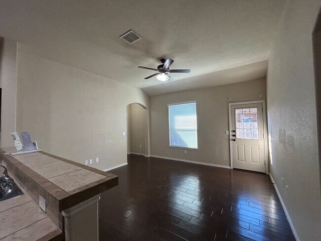 Foto del edificio - Fridge / No Carpet / Fenced in Yard / Large Back Patio / Xeriscape Front Yard / CISD