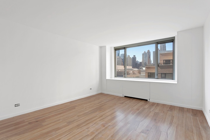 Primary Photo - 130 W 67th St