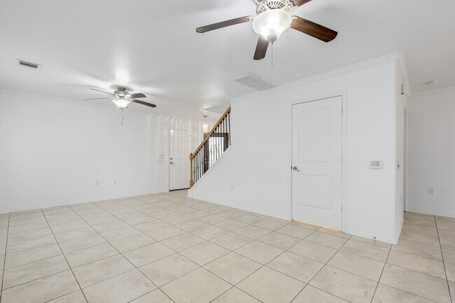 Foto del edificio - 7201 Outfitter Drive