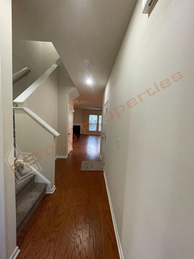 Building Photo - Beautiful 3-bedroom, 2.5-bath townhome
