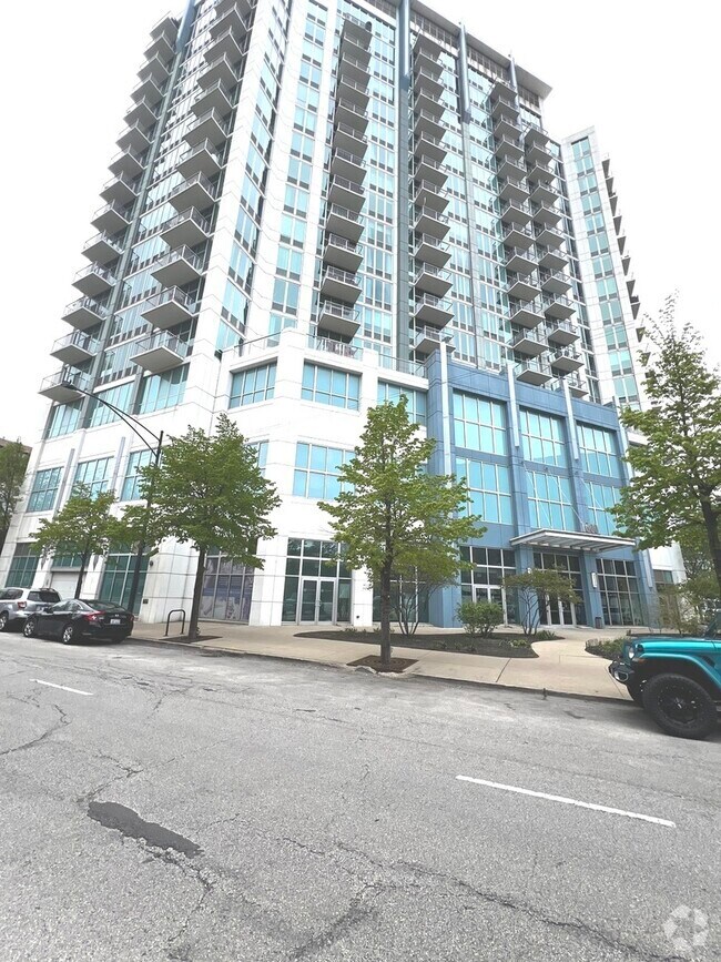 Building Photo - 1600 S Indiana Ave