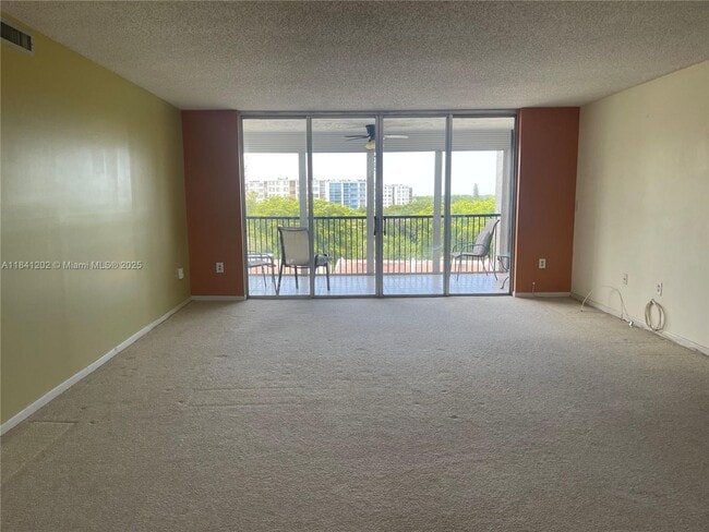 Foto del edificio - 3940 Inverrary Blvd
