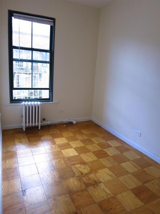 Building Photo - 511 E 78th St