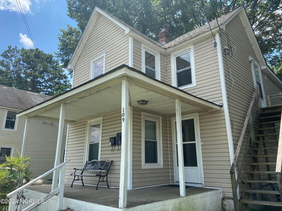 Primary Photo - 109 E Ward St