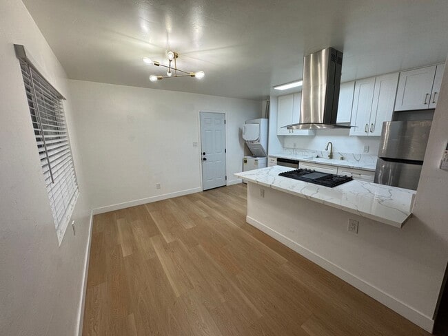 Building Photo - 569 Park Way