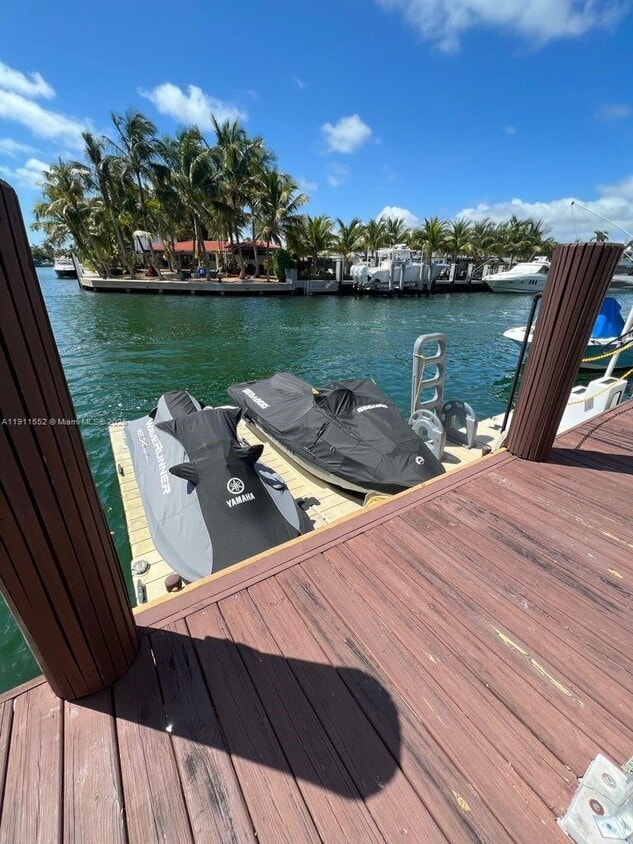 Foto principal - 2430 NE 135th St