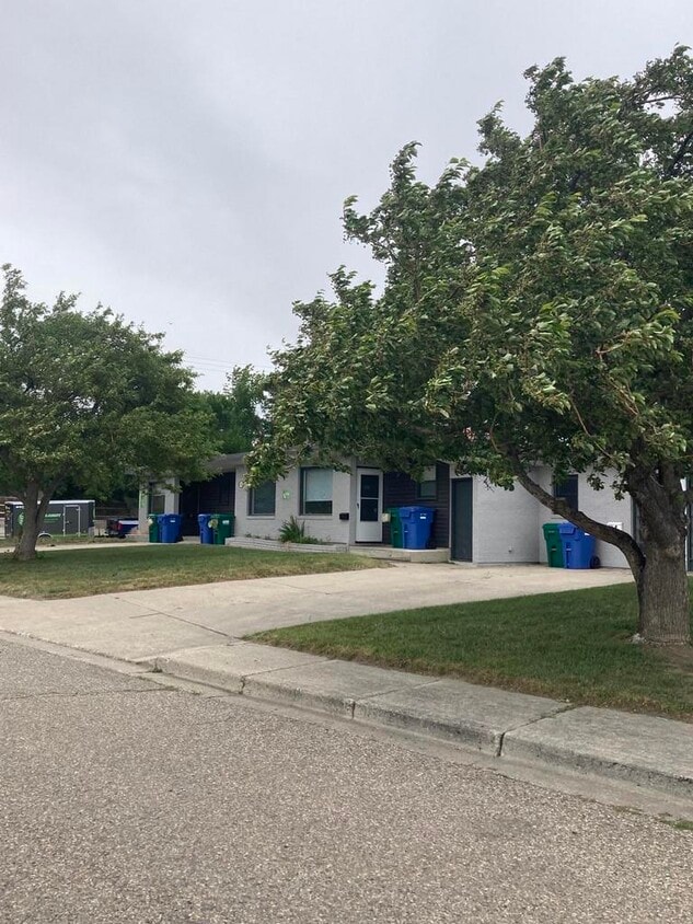 Building Photo - Scenic Court (4 Plex)