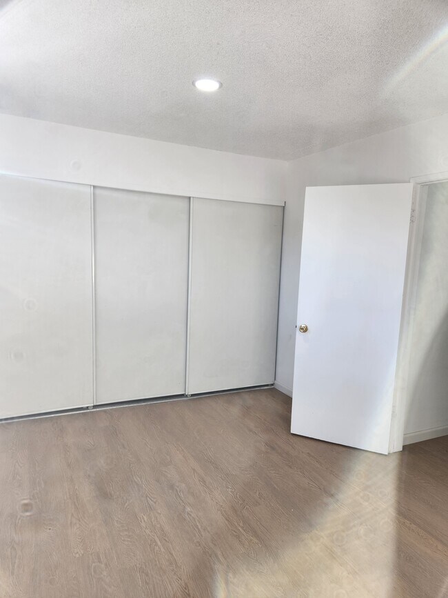 Foto del edificio - 6561 Fulton Ave