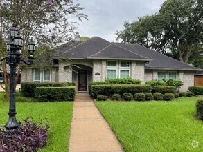 Building Photo - 2215 Mill Creek Dr