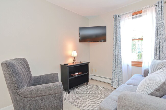 Building Photo - Winter rental: Dot's Place- (Utilities Inc...
