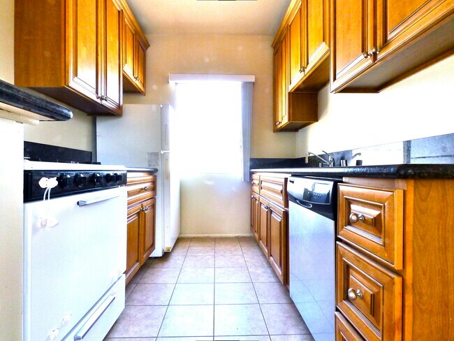 Kitchen - 947 9th St