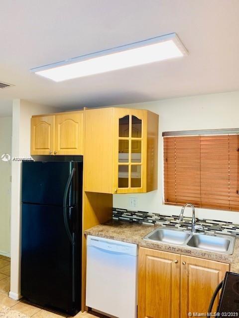 Building Photo - 6225 SW Kendale Lakes Cir