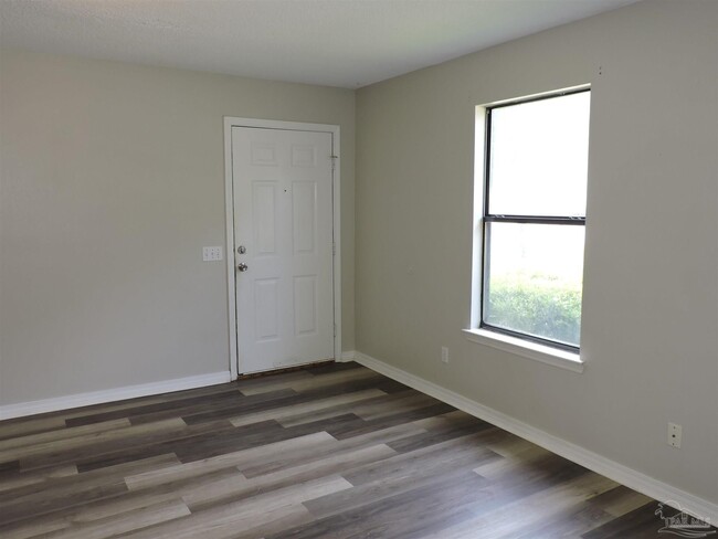 Foto del edificio - 5525 Woodsman Ct