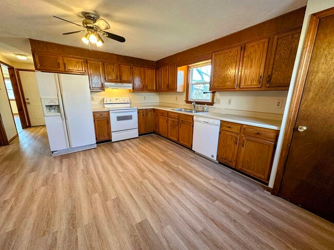 Foto del edificio - 33 Elwood Ave