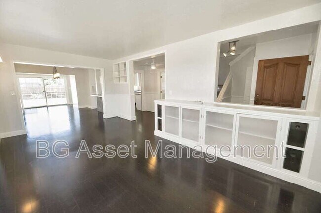 Building Photo - 2359 Prune St